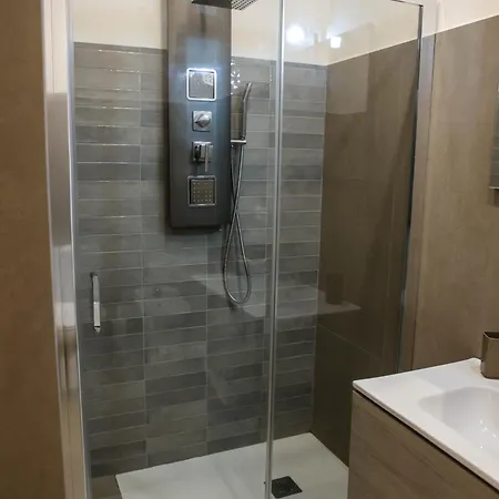 Nocleg ze śniadaniem Suites&rooms Piazza Dei Martiri 4*