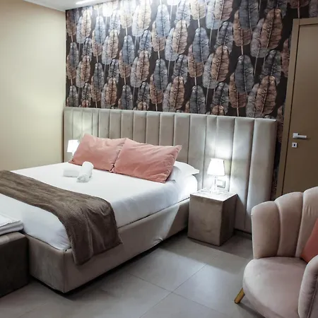 Suites&rooms Piazza Dei Martiri 住宿加早餐酒店