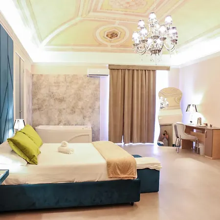Suites&rooms Piazza Dei Martiri 住宿加早餐酒店 卡塔尼亚