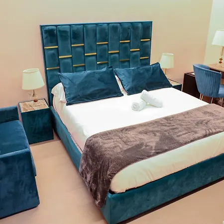 Suites&rooms Piazza Dei Martiri 住宿加早餐酒店 4*