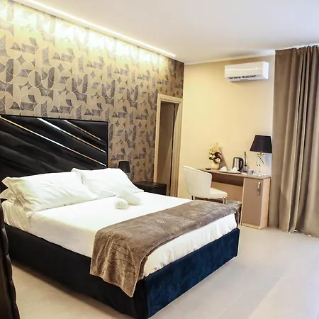 Bed & Breakfast Suites&rooms Piazza Dei Martiri *