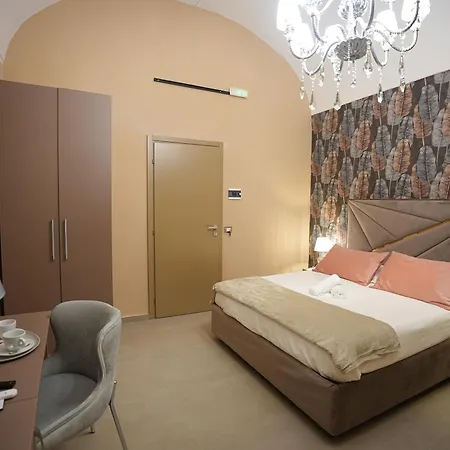 Suites&rooms Piazza Dei Martiri 住宿加早餐酒店