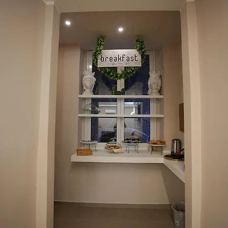 Suites&rooms Piazza Dei Martiri 住宿加早餐酒店 4*