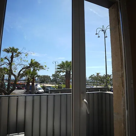 Suites&rooms Piazza Dei Martiri ベッド・アンド・ブレックファスト *