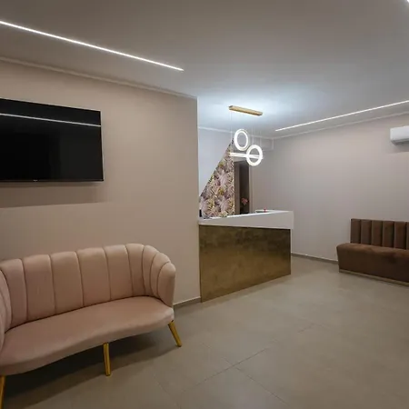 Suites&rooms Piazza Dei Martiri 住宿加早餐酒店 4*