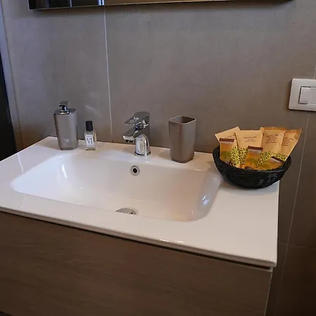 Suites&rooms Piazza Dei Martiri 住宿加早餐酒店 卡塔尼亚