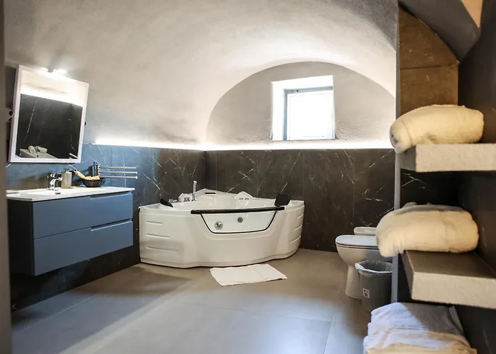 Suites&rooms Piazza Dei Martiri Bed & Breakfast 4*