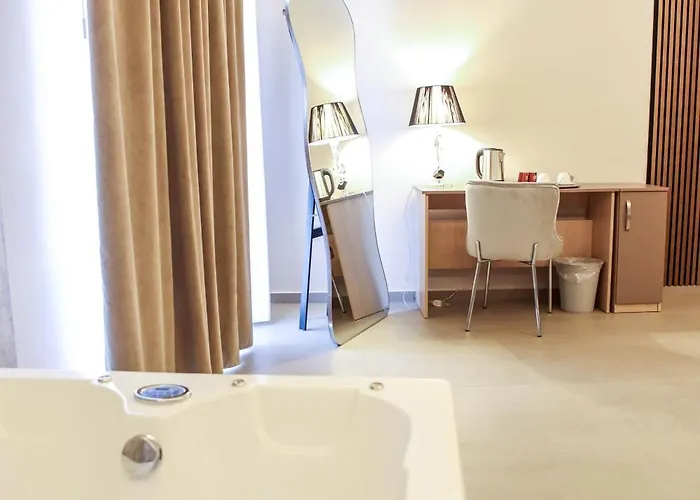 Suites&rooms Piazza Dei Martiri 4*