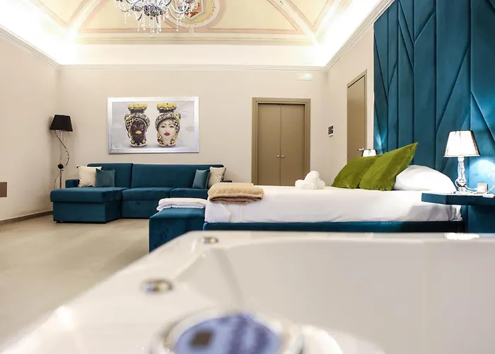 Suites&rooms Piazza Dei Martiri 4*