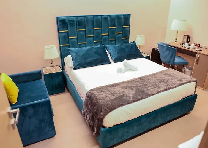 Suites&rooms Piazza Dei Martiri Bed & Breakfast 4*