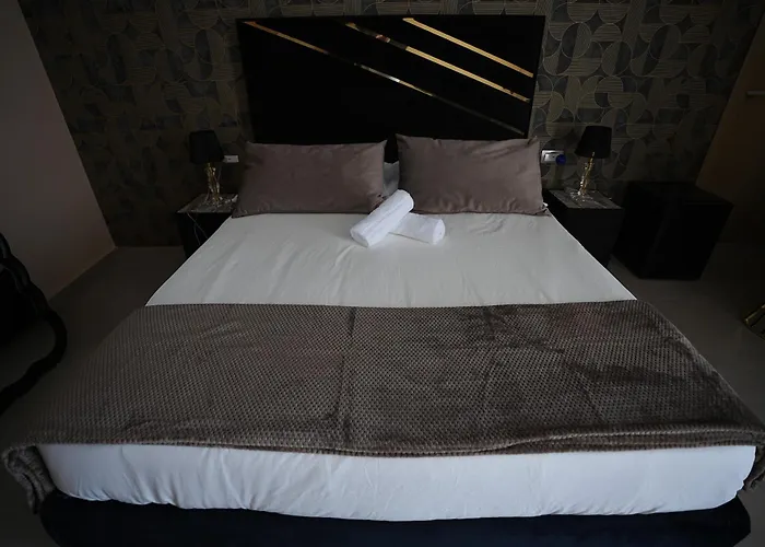 Suites&rooms Piazza Dei Martiri Bed & Breakfast 4*